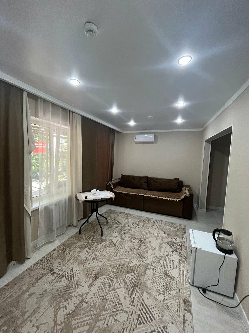 Фотографии номера Люкс с видом на город в Гостинице Башня Кисловодск