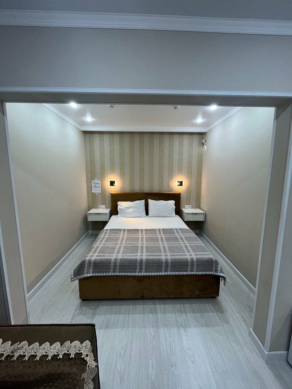 Фотографии номера Люкс с видом на город в Гостинице Башня Кисловодск