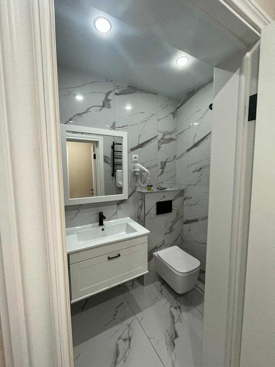 Фотографии номера Люкс с видом на город в Гостинице Башня Кисловодск